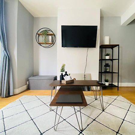 Medway Getaway - 3 Bed Home With Luxury Bathroom Chatham  Kültér fotó