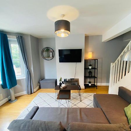 Medway Getaway - 3 Bed Home With Luxury Bathroom Chatham  Kültér fotó