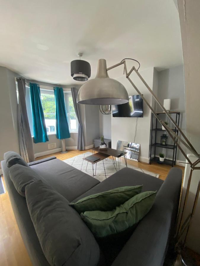Medway Getaway - 3 Bed Home With Luxury Bathroom Chatham  Kültér fotó