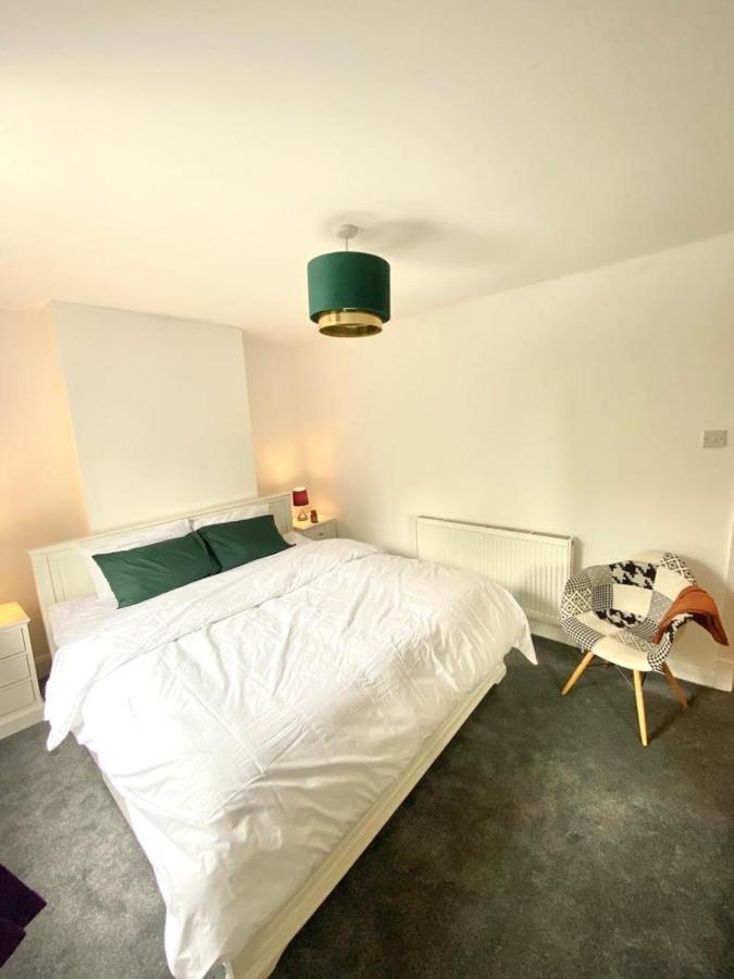 Medway Getaway - 3 Bed Home With Luxury Bathroom Chatham  Kültér fotó