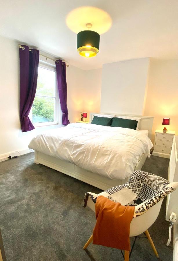 Medway Getaway - 3 Bed Home With Luxury Bathroom Chatham  Kültér fotó