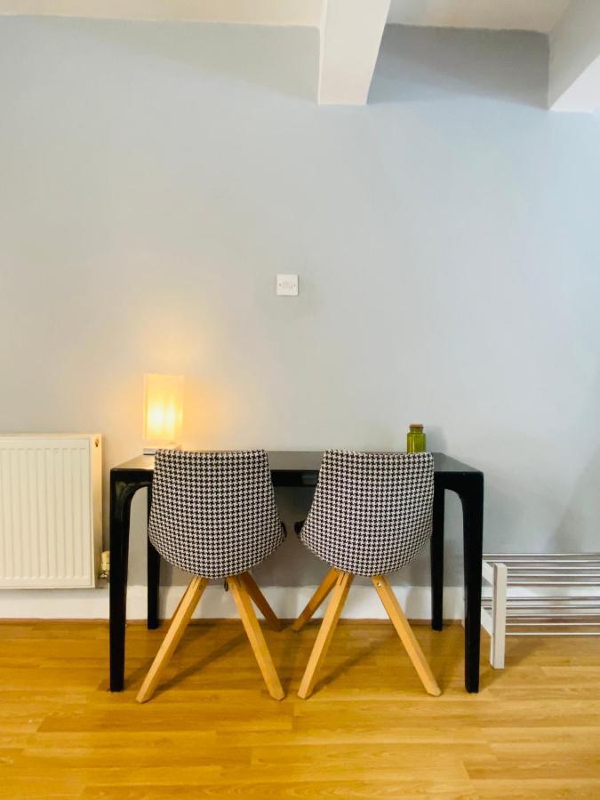Medway Getaway - 3 Bed Home With Luxury Bathroom Chatham  Kültér fotó