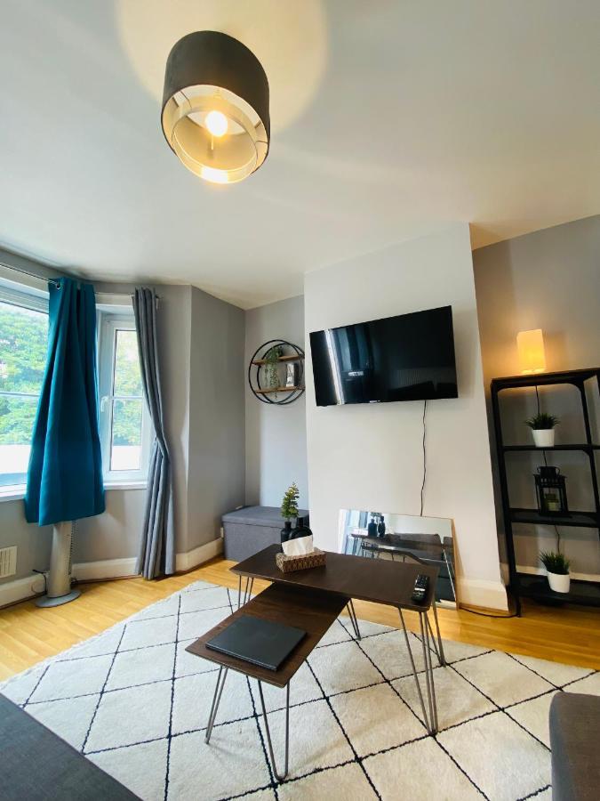 Medway Getaway - 3 Bed Home With Luxury Bathroom Chatham  Kültér fotó