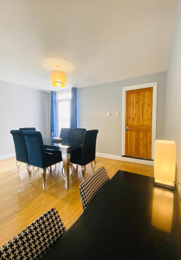 Medway Getaway - 3 Bed Home With Luxury Bathroom Chatham  Kültér fotó