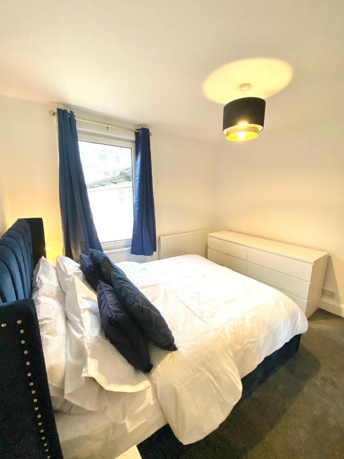 Medway Getaway - 3 Bed Home With Luxury Bathroom Chatham  Kültér fotó