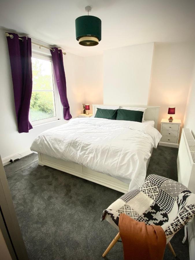Medway Getaway - 3 Bed Home With Luxury Bathroom Chatham  Kültér fotó