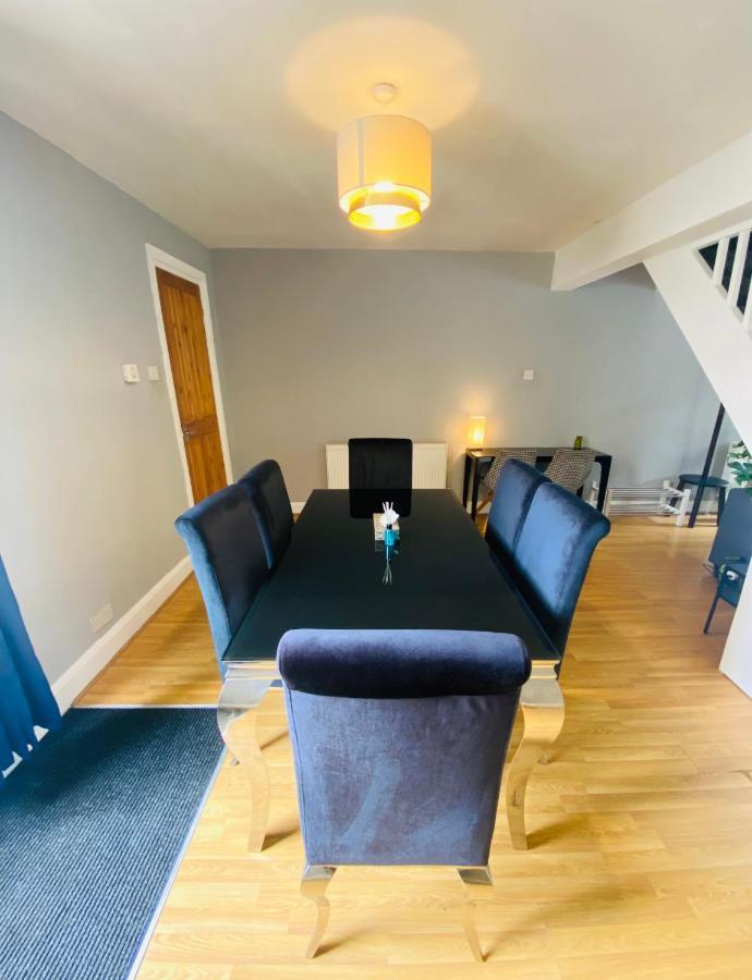 Medway Getaway - 3 Bed Home With Luxury Bathroom Chatham  Kültér fotó