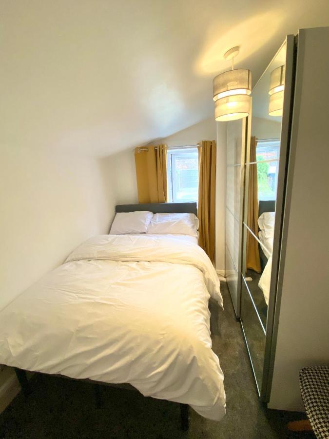 Medway Getaway - 3 Bed Home With Luxury Bathroom Chatham  Kültér fotó