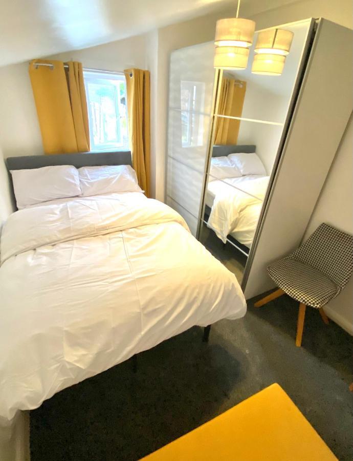 Medway Getaway - 3 Bed Home With Luxury Bathroom Chatham  Kültér fotó