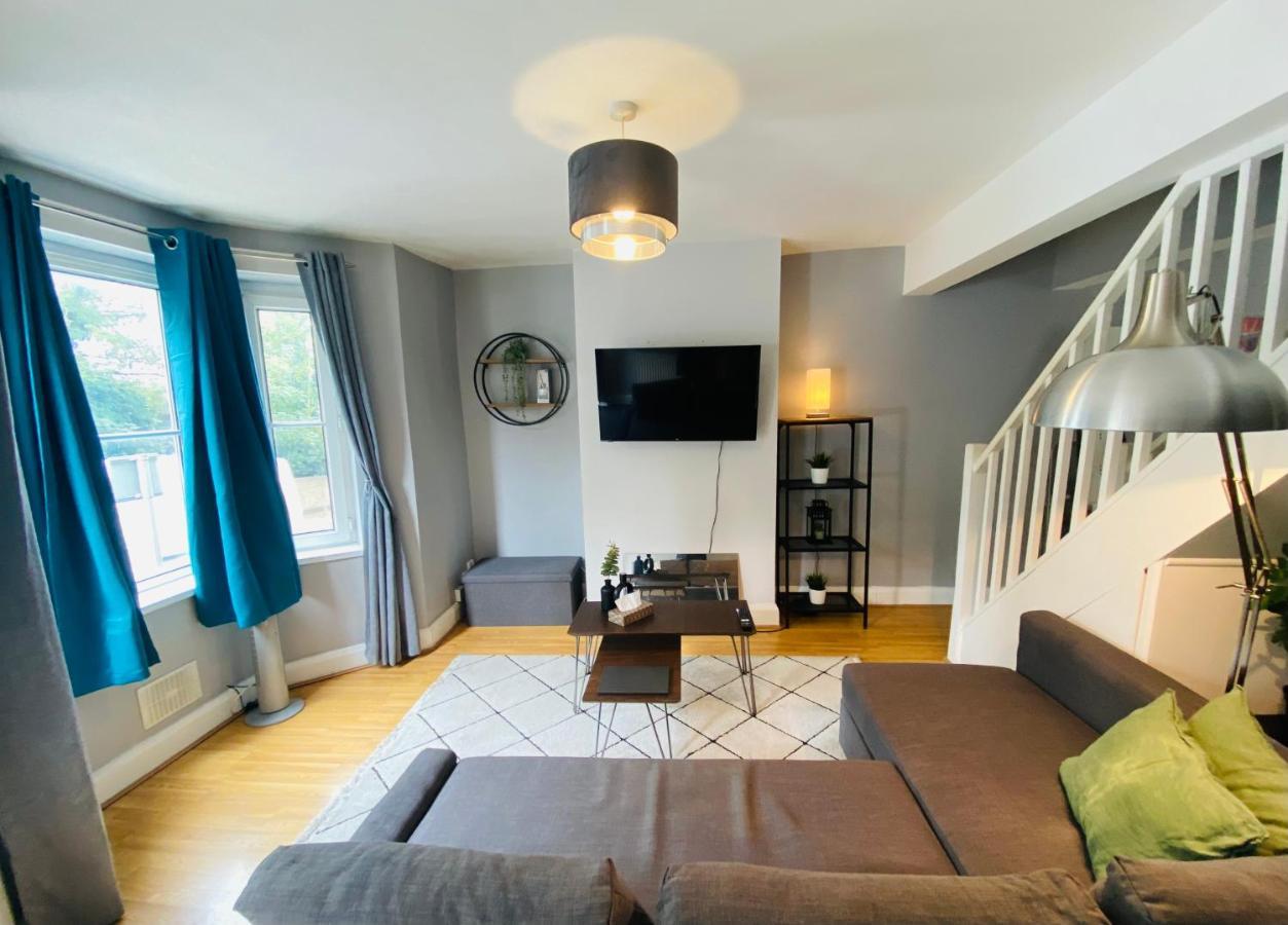 Medway Getaway - 3 Bed Home With Luxury Bathroom Chatham  Kültér fotó