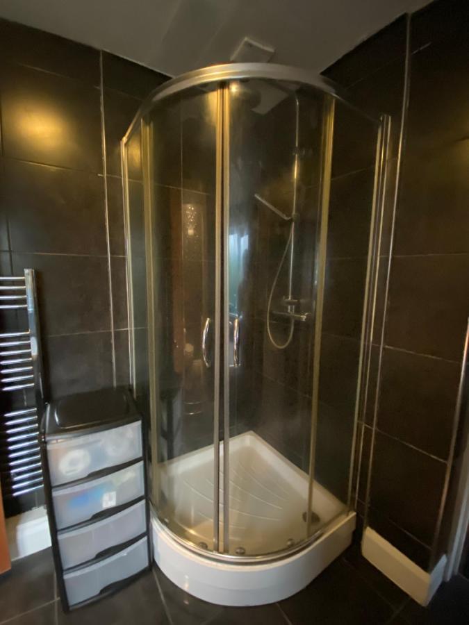 Medway Getaway - 3 Bed Home With Luxury Bathroom Chatham  Kültér fotó